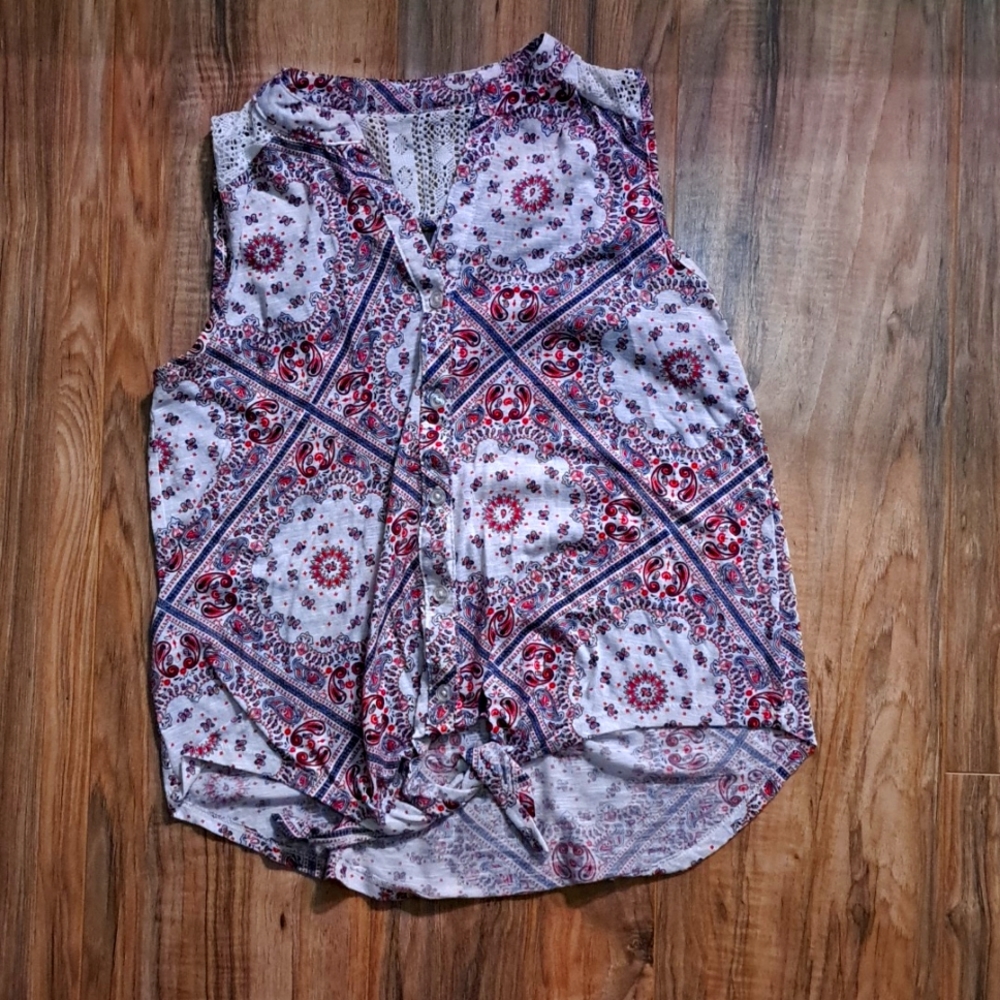 NO BOUNDARIES shirt, medium